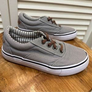 Union Bay boys grey canvas shoes size 11